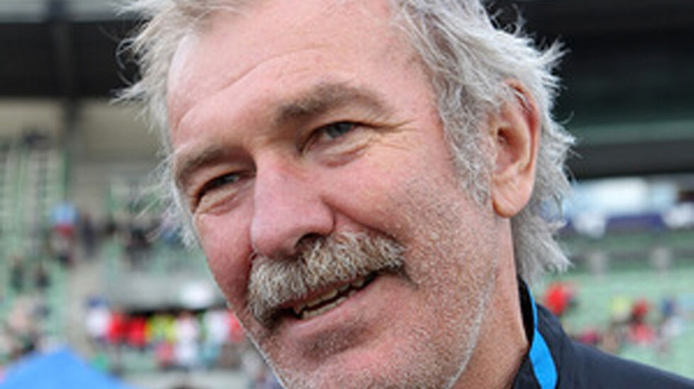 Knut Kvalheim 33 år senere under Holmenkollstaffeten på Bislett. Da som trener for vinnerlaget Tjalve. (Foto: Kjell Vigestad)