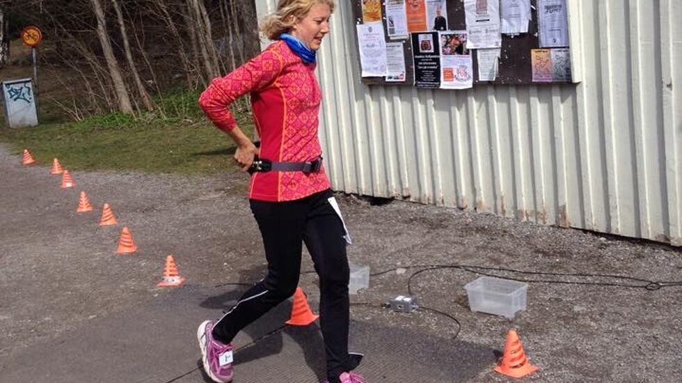 Linda Bengtsson runder målområdet (foto: Jan-Erik Ramström).