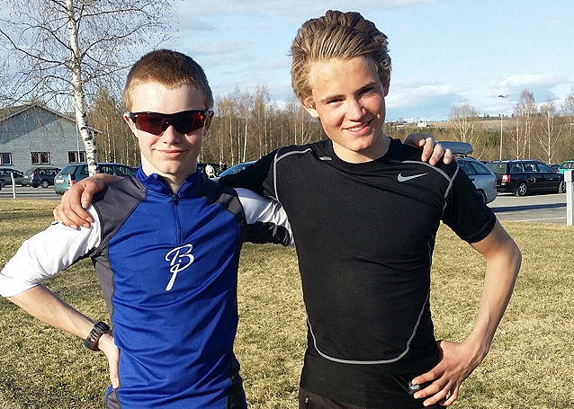 15-åringene Petter Myhr (til høyre) og Simen Syversen viste seniorene ryggen på Rudshøgda onsdag. (Foto: Miroslaw Baran)