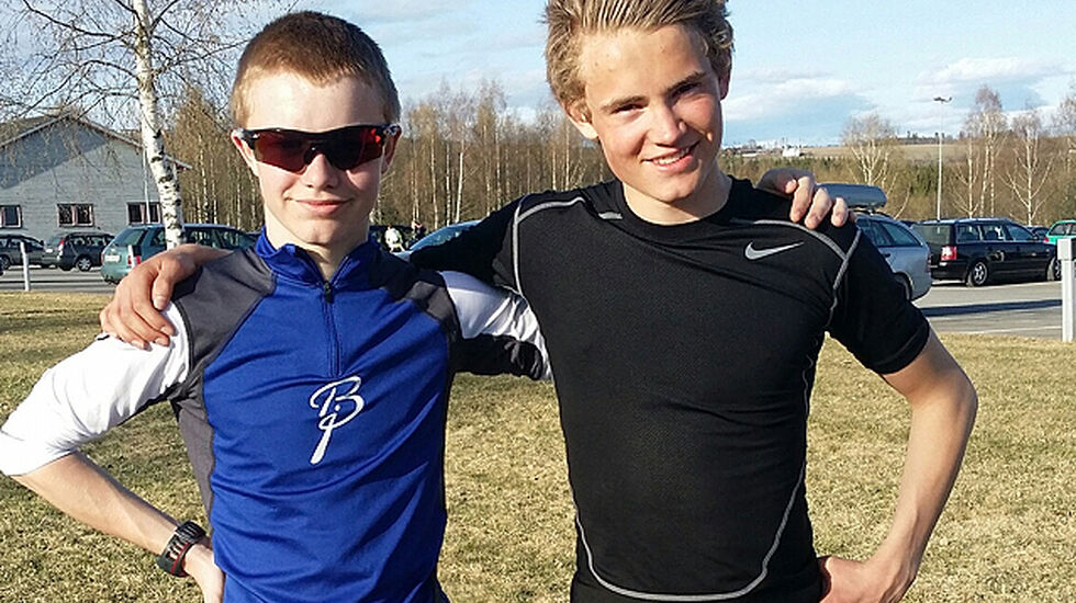 15-åringene Petter Myhr (til høyre) og Simen Syversen viste seniorene ryggen på Rudshøgda onsdag. (Foto: Miroslaw Baran)