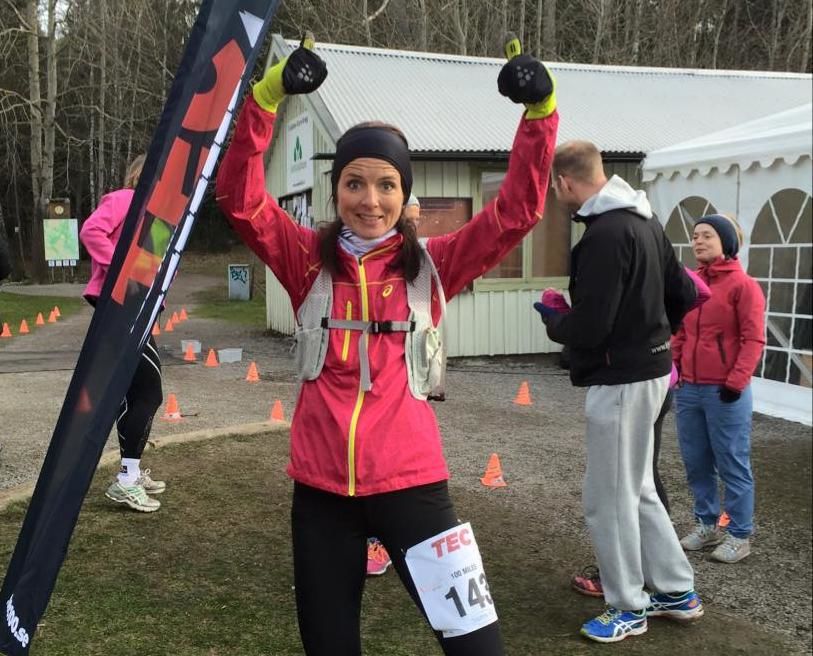 En jublende fornøyd Jeanette Vika etter fullførte 161 km i Täby (privat foto).