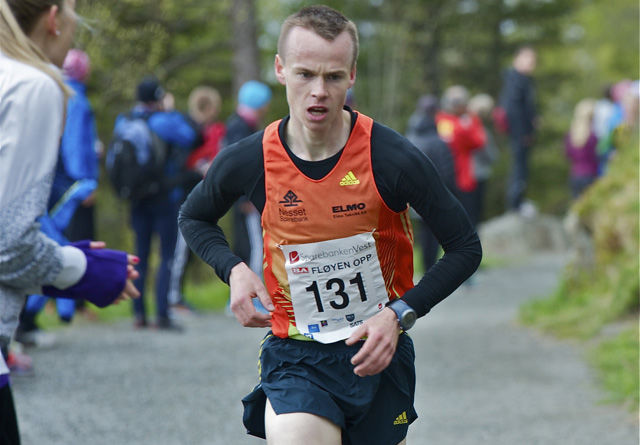 Johan Bugge vinner Fløyen Opp i 2014 og setter samtidig løyperekord på tiden 13:44