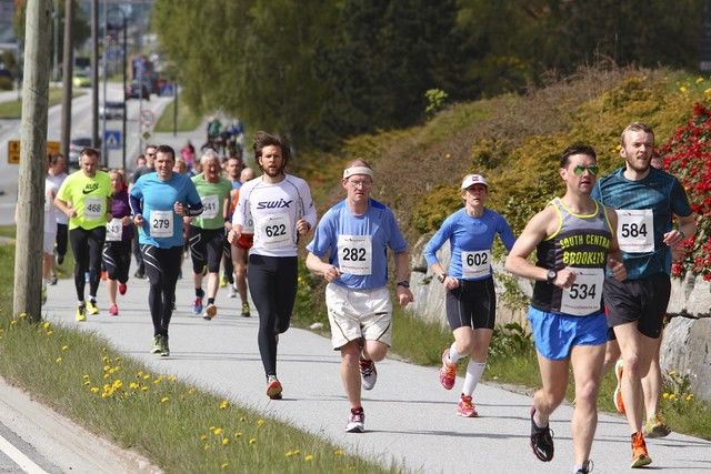 Fra starten på Ålesund Maraton 2014. Foto: Kjell Vigestad