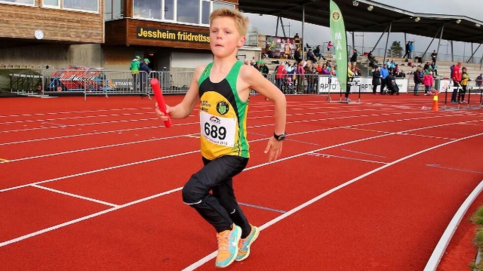 Deltagerne i ung-karusellen løp intervallstafett, her ser vi Noah Karlsson (foto: Bjørn Hytjanstorp).