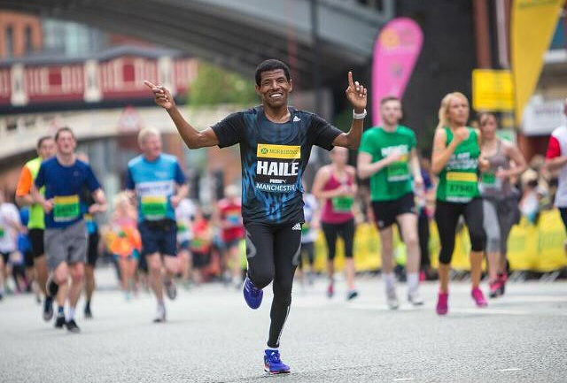Haile Gebrselassie løp med et smil om munnen, også i avskjedsløpet. (Foto: arrangøren)