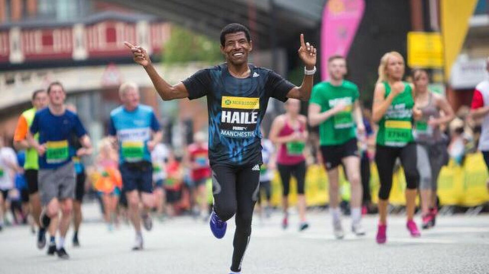 Haile Gebrselassie løp med et smil om munnen, også i avskjedsløpet. (Foto: arrangøren)