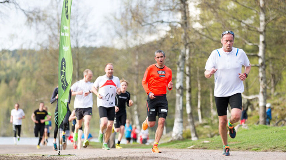 Tim Bennett løper gjerne noen runder før SRM og deretter ofte 3 runder. Da blir det en god treningsøkt. I SRM løpes det både for harde livet og for å nye en tur rundt Sognsvann.