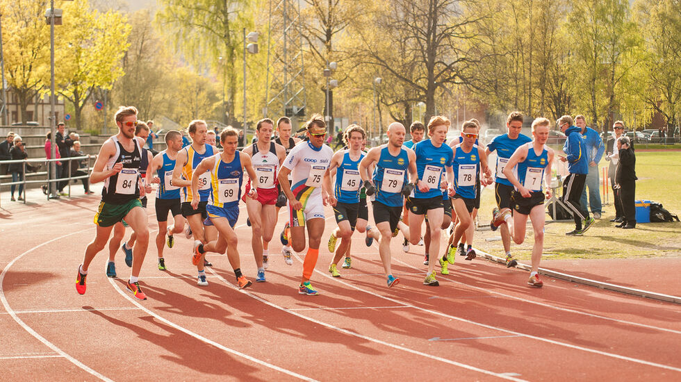 Starten har akkurat gått for 17. mai-toget på Øya