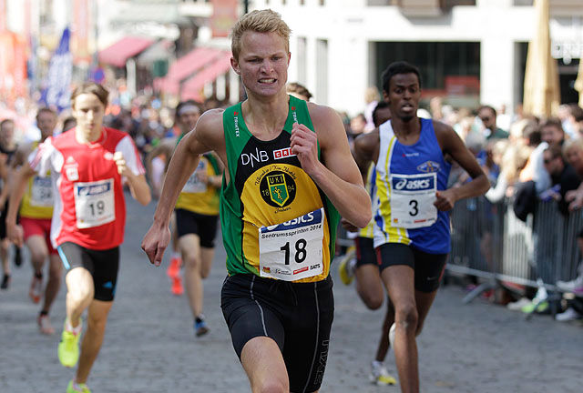 Sterk 1500 m-løping av Sigurd Blom Breivik i England. Her ser vi han under Sentrumssprinten i fjor. (Foto: Per Inge Østmoen) 