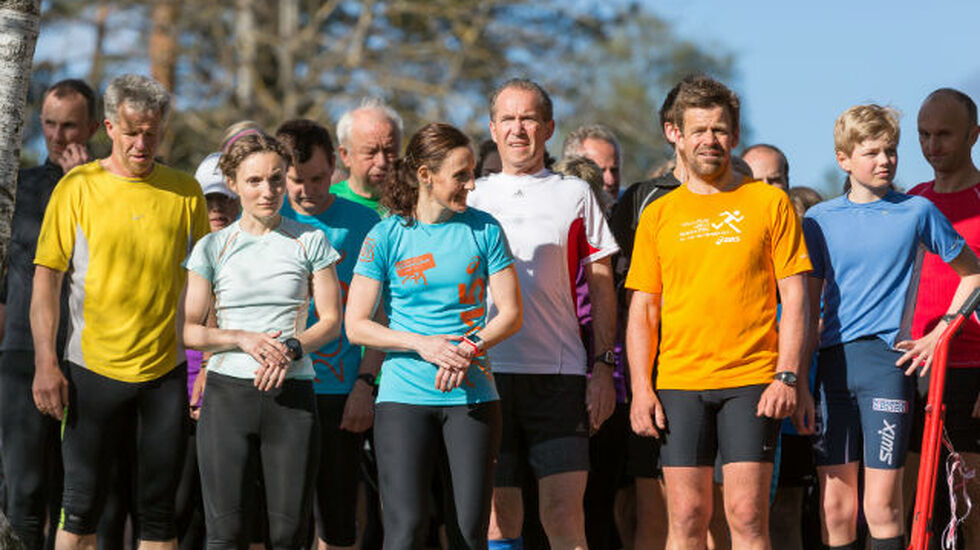 Martha og Klara Lyngnes var to av de mange kvinnene som løp Sognsvann Rundt Medsols på onsdag. Foto: Jørgen Lindalen