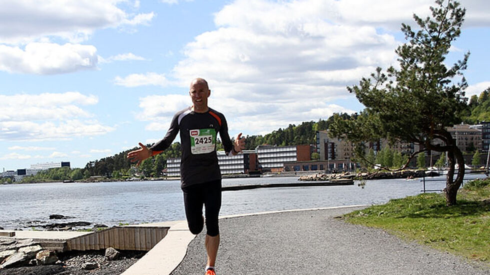Erik Sjöqvist, Svensenga SK utklasset konkurrentene med over 7 minutter. Her skriker han mens han slår ut med hendene- Er jeg på rett vei?? Og det var han på dette tidspunktet på Sollerudstranda etter 8km