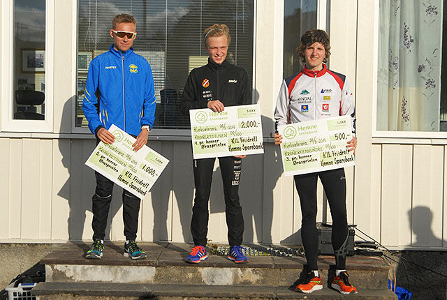 De tre beste herrer totalt: Joakim Sødal (midten) vant foran Lars Bendic Eide (venstre) og Joachim Tranvåg (høyre). (Alle foto: Roger Sponland)