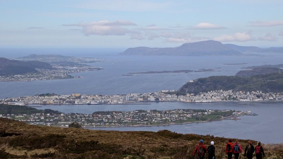 Utsikten mot Ålesund, Giske og Haram. Foto: Martin Hauge-Nilsen
