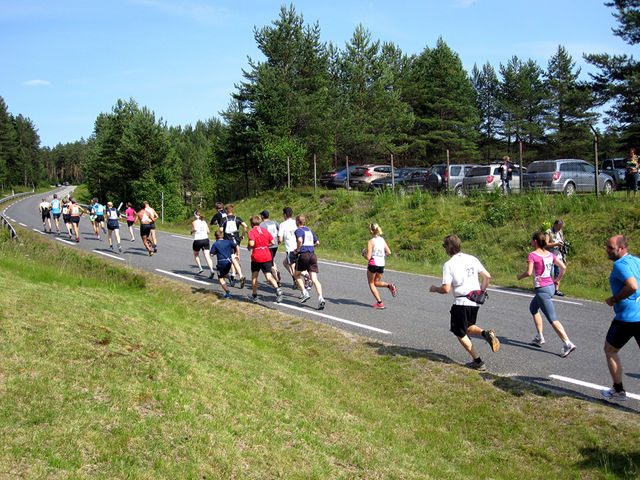 Lørdag 11. juli kan igjen løpere og mosjonister legge avgårde i samlet flokk fra Kynnbrua i Våler. (Foto: Risberget Turforening)