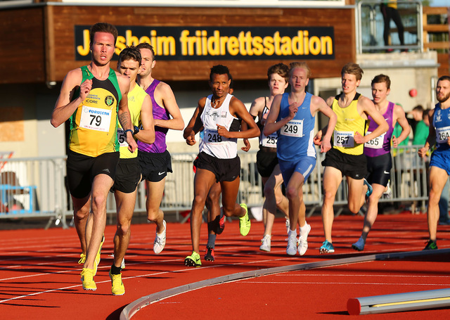 Start på 1500 meter baneløp i 2015 (foto: Bjørn Hytjanstorp).
