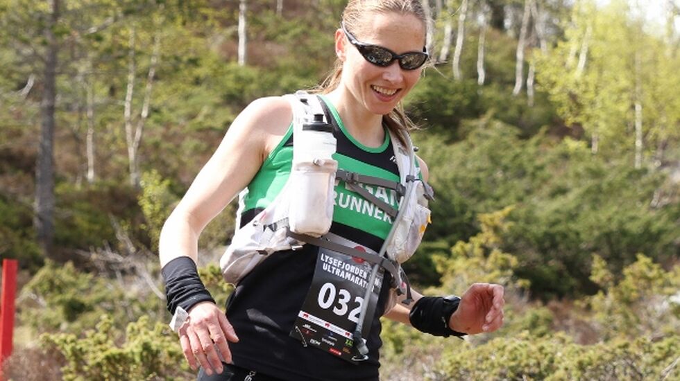 Mari Mauland i terrenget ca 15 km før mål (foto: Olav Engen)