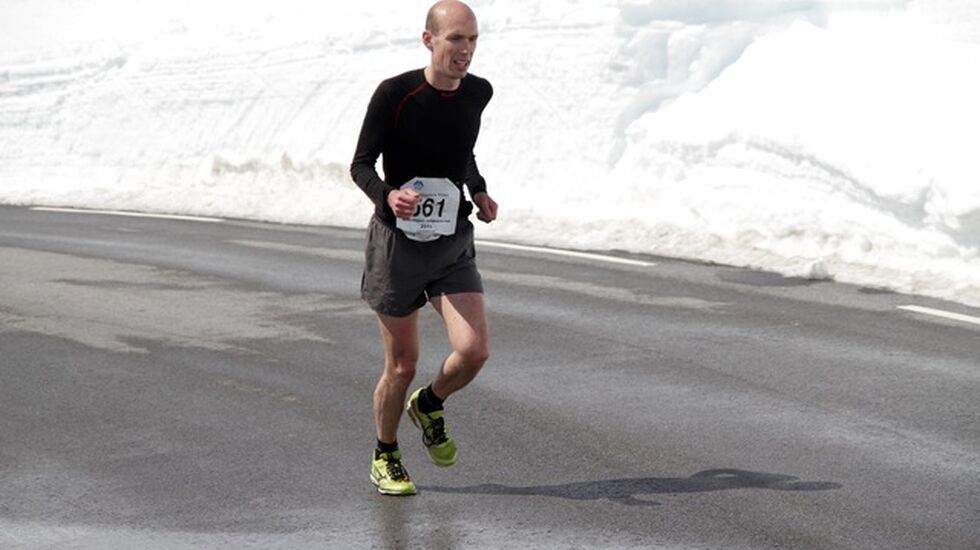 Ulf Lunhed vinner den tøffe duatlonen i Geiranger