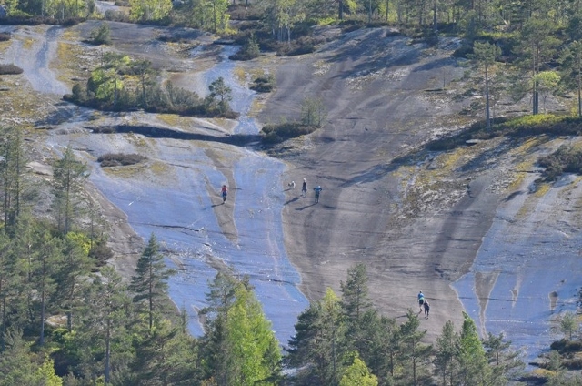 De beryktede Svåune i Skuggenatten, svaberg med opptil 20% helning. De beryktede Svåune i Skuggenatten, svaberg med opptil 20% helning.