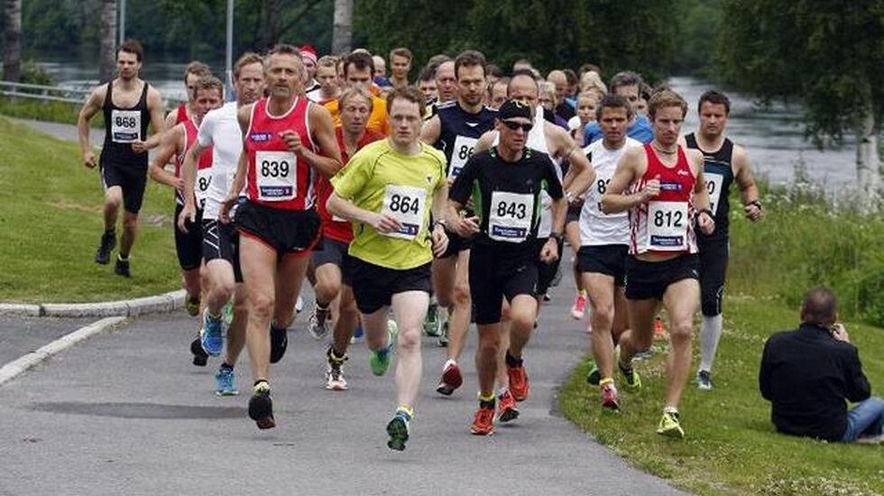 Fra starten på 10 km i Sentrumsgateløpet i 2013. (Arrangørfoto)