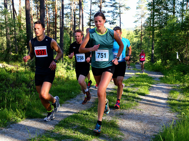 Fra samme løpet i 2015 med Eldbjørg Moxnes i kamp med gutta. (Foto: Bjørn Hytjanstorp)