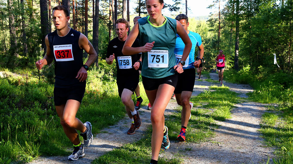 Fra samme løpet i 2015 med Eldbjørg Moxnes i kamp med gutta. (Foto: Bjørn Hytjanstorp)