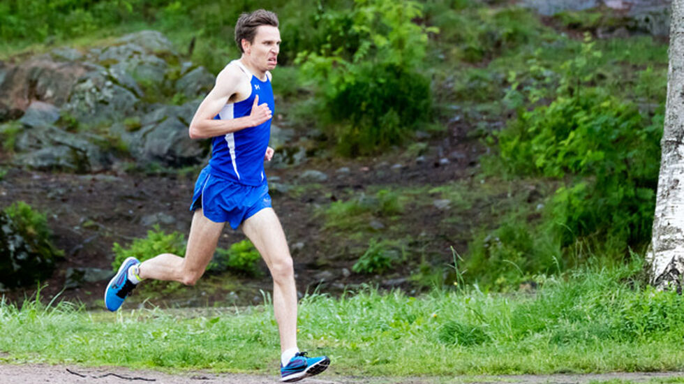 Ragnar Stølsmark raser inn til 9:56 og seier rundt Sognsvann. Foto: Jørgen Lindalen