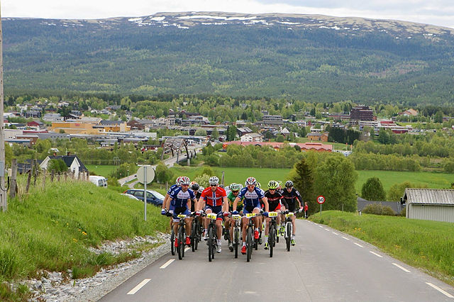 Fra starten  på 2. etappe på Tynset i årets TransØsterdalen. (Foto: Norsk Folkehjelp Redningtjeneste N-Ø)