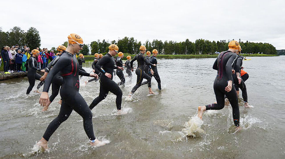 Fra starten på fjorårets utgave av Østfold Triathlon. (Begge foto: Bjørn Johannessen)