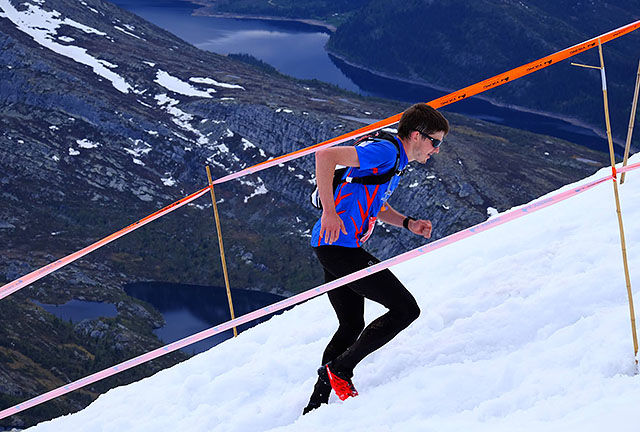 Opp gjennom snøen mot Gaustatoppen for årets vinner Fabian Hertner.  (Alle foto: Endre Løvaas, Starcom)