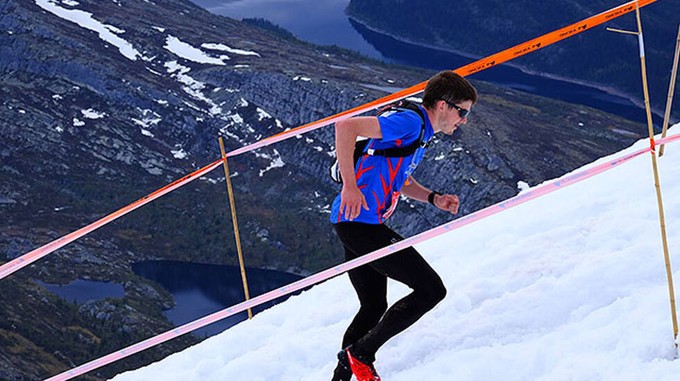 Opp gjennom snøen mot Gaustatoppen for årets vinner Fabian Hertner.  (Alle foto: Endre Løvaas, Starcom)