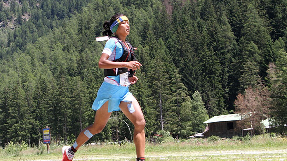 Mira Rai fra Nepal løp inn til en klar seier på 80 kilometeren i Mont Blanc Marathon. (Foto: Runar Gilberg)