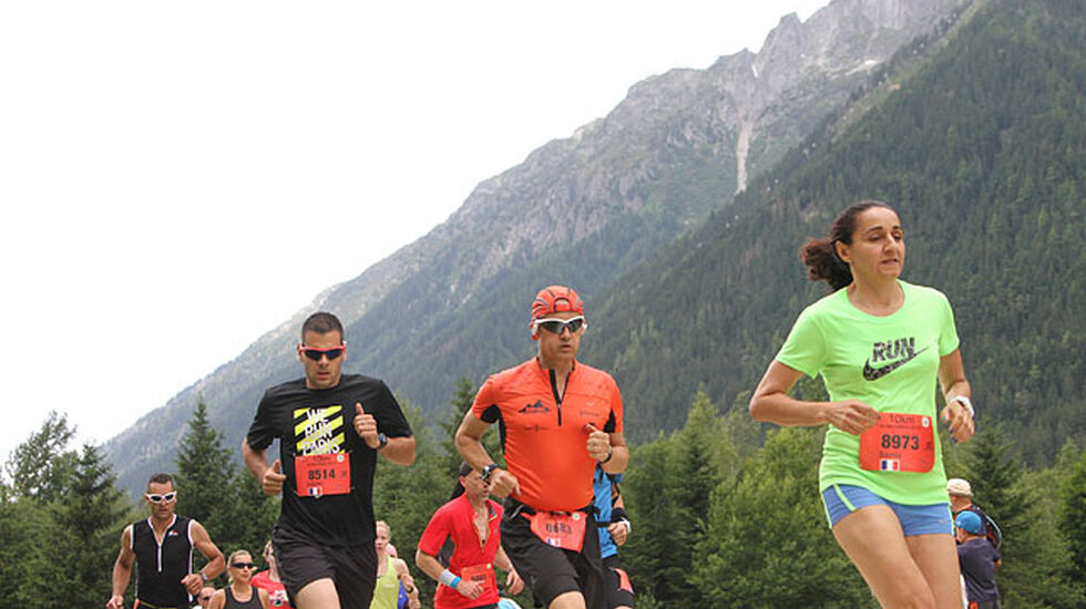 10 kilometeren går nede i Chamonix-dalen, men fjella er aldri langt unna. (Foto: Tero Paivarinne)