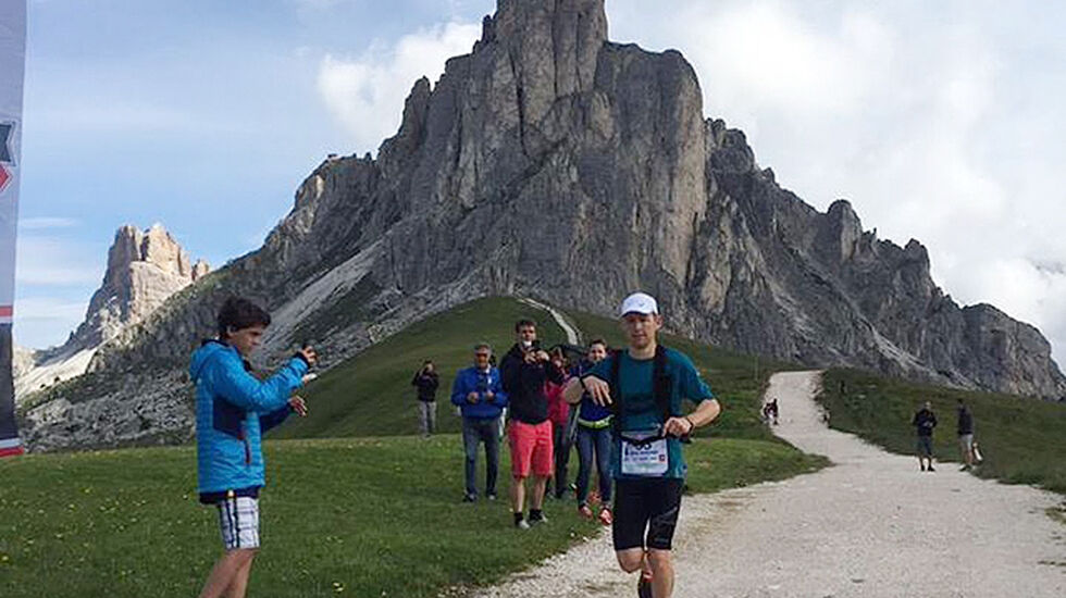 Didrik i ensom majestet i majestetiske omgivelser i Dolomittene. (Foto: Trond Johannesen)