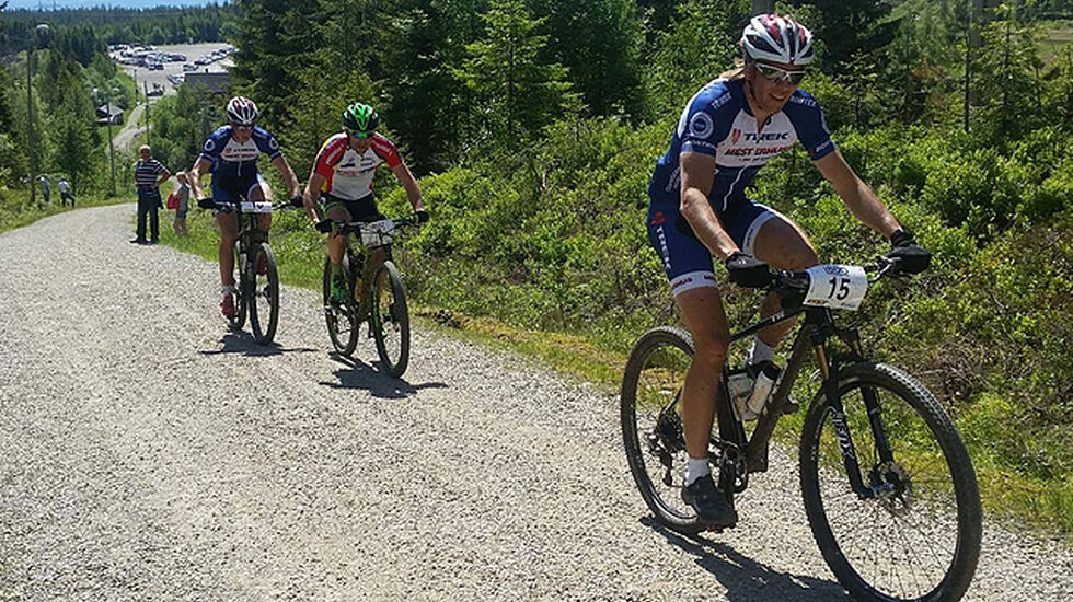 Anders Fiskvik markerte styrke i Gåsbubakken og fikk en luke til Joakim Vika og Eirik Fiskvik (Foto: Tem Trek Mesterhus)
