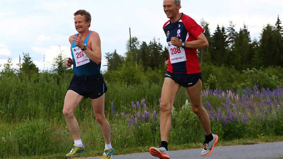 Odd Gunnar Tveit og Steinar Skaar tok de to første plassene på mandagens maraton i Jessheim 6-dagers. Foto: Bjørn Hytjanstorp