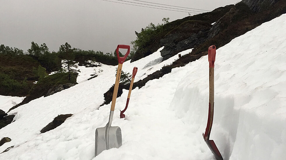 Vegen blir graven ut - i snø. (Foto: arrangøren) 