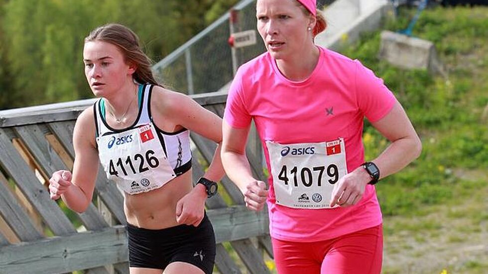 Ida Gjermundshaug Pedersen (41079) har hatt en meget sterk vårsesong og vært utilnærmelig i Gå-joggen. På bildet er hun på vei til seier i Halvbirken. (Foto: Kjell Vigestad)