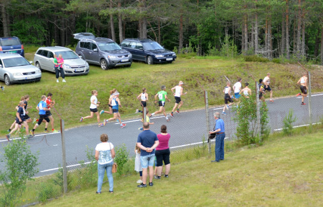 Vinjar Skogsholm tok teten fra start foran Geir Strandbakke og vant med 17 sekunder. (Foto: Erik Øsmundset)
