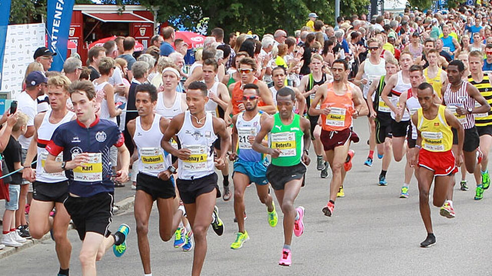Fra Kraftprovet nr. 30: 1359 løpere starter i hovedløpet på 11,6 km. (Foto: Kjell Vigestad)