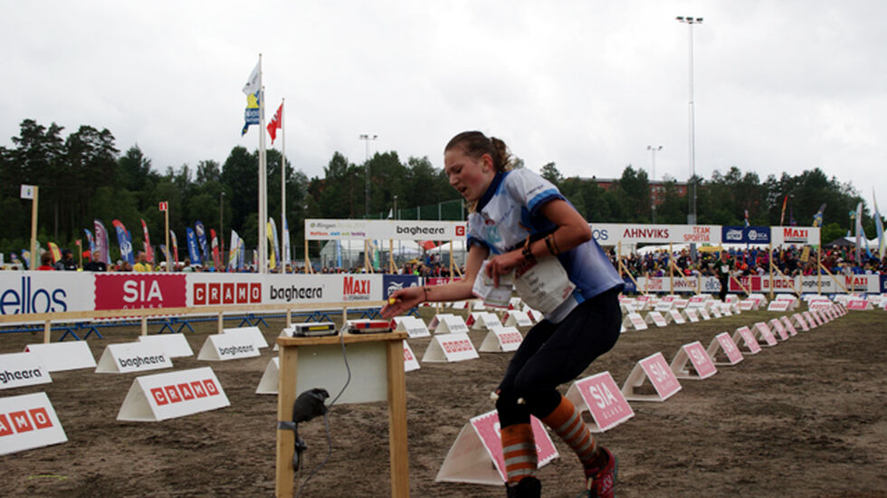 Synne Strand, Asker SK som leder D16 etter tre etapper målstempler på onsdagens etappe. (Foto: Stein Arne Negård)