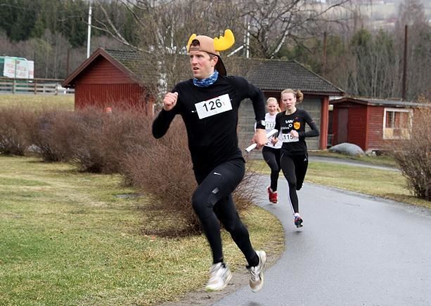 Det blir garantert vist trenings- og konkurranseglede når Fønix Treningssenter og Arild Dahl drar i gang Fønixløpet under Dalamartn i år. Bildet er fra Veldrestafetten på Sveum i 2012.