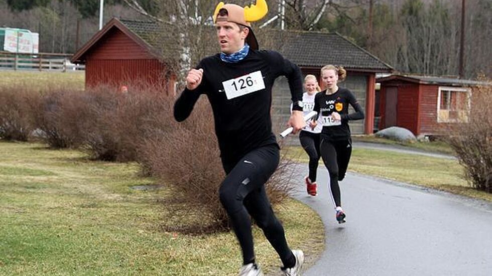 Det blir garantert vist trenings- og konkurranseglede når Fønix Treningssenter og Arild Dahl drar i gang Fønixløpet under Dalamartn i år. Bildet er fra Veldrestafetten på Sveum i 2012.