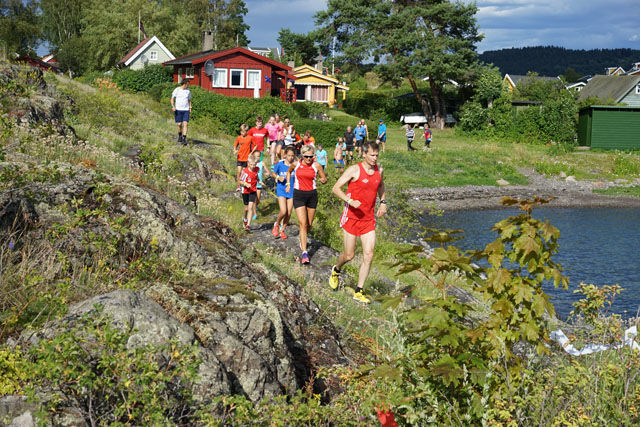 Løping på Lindøya. Foto: Frode Klevstul