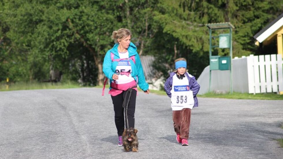 Løpets yngste deltaker Tuva Brennodden Budal mot mål. (Foto: Åshild Sveen Gussgard)