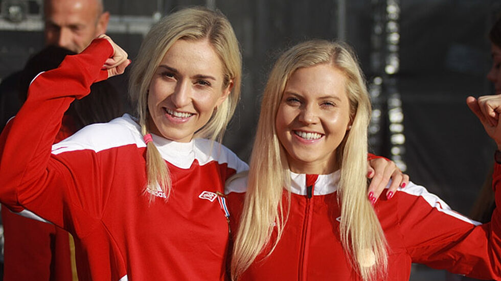 Karoline Bjerkeli Grøvdal (til venstre) og Kristine Eikrem Engeset dro til Nederland for å løpe 1500 m. (Arkivfoto: Stig Vangsnes)