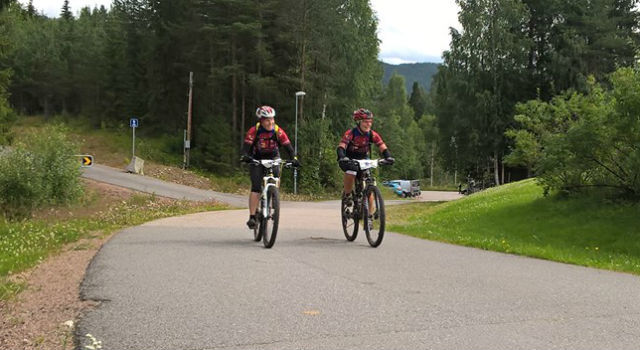Therese Otterlei  og Inger Senderud på veg mot mål i Jordet til delt 2. plass . (Foto: Gard Hansen)