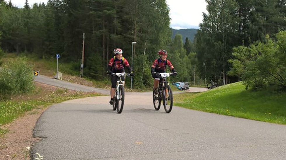 Therese Otterlei  og Inger Senderud på veg mot mål i Jordet til delt 2. plass . (Foto: Gard Hansen)