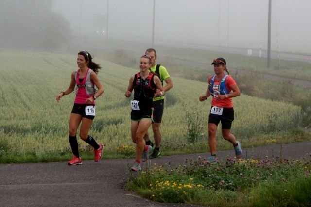 Teten i kvinneklassen på ultraløp 75 km. Vi ser Jeanette Vika, Henriette Brynthe og Cathrine Holme (arrangørfoto).