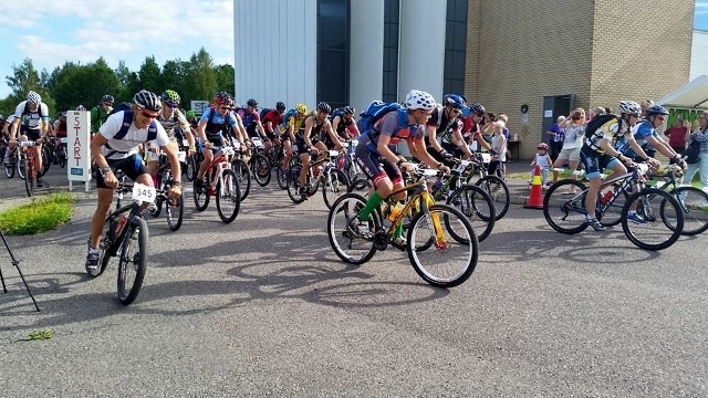 Fra starten på 5-toppers på sykkel i 2015 (foto: Eira Weseth).
