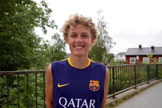 Andreas R Østrem er fotballspiller på Aafk, tidligere Rollon. Andreas blir 16 år om 4 dager. I dag vant han 5 km i Ålesund Sommerkarusell på tiden 17.54